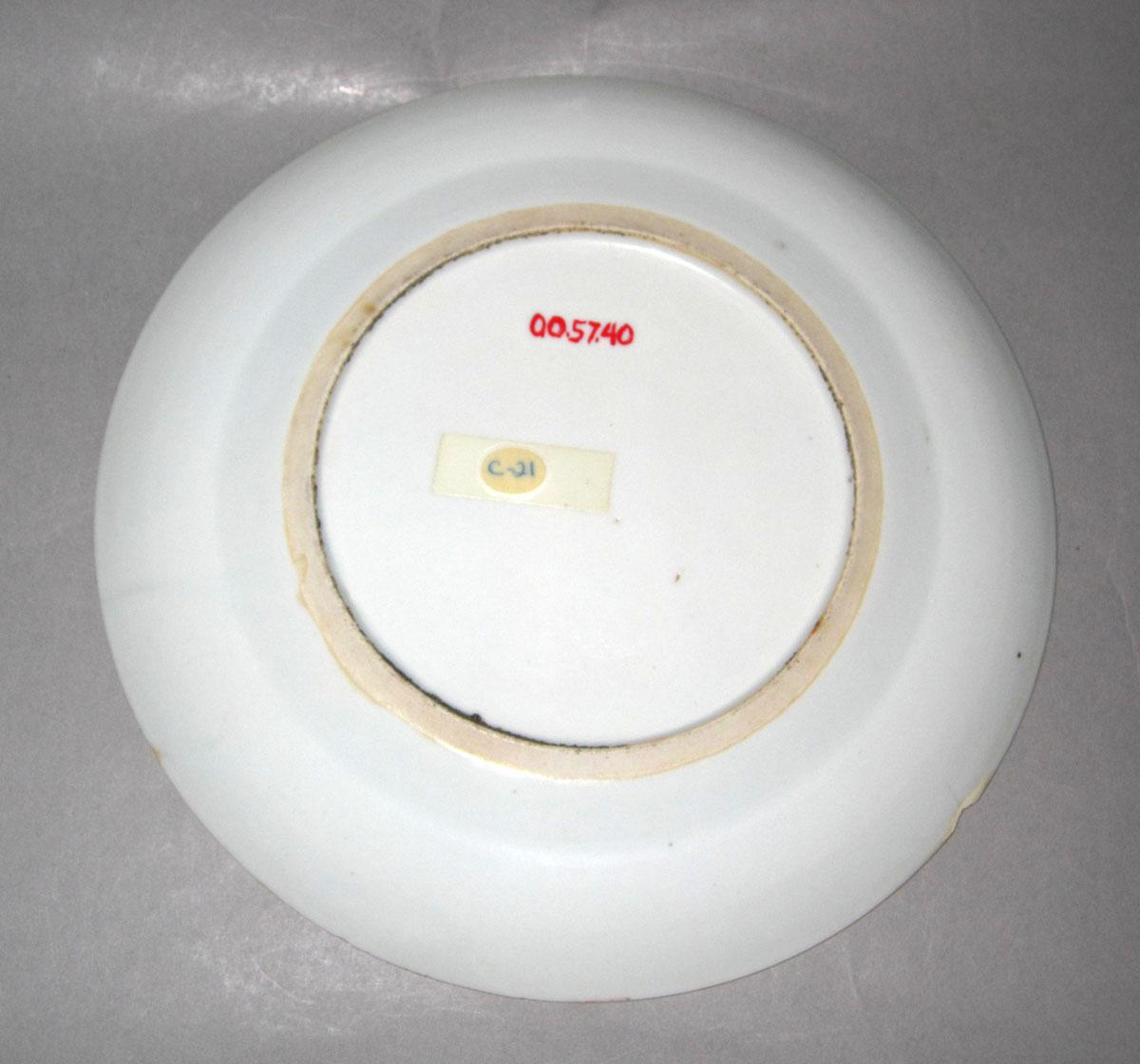 2000.0057.040 Porcelain plate underside