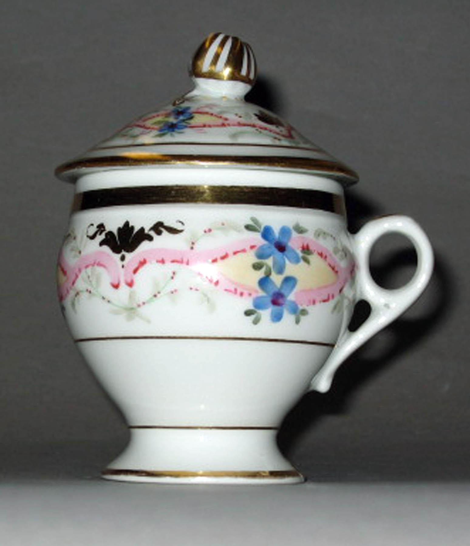 2000.0057.042 X, Y Porcelain pot-de-crème