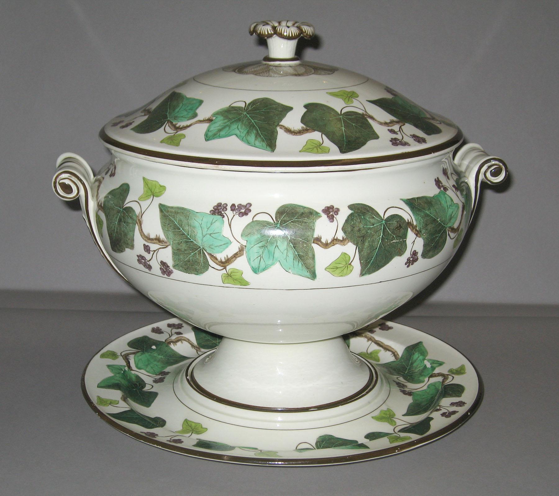 2000.0057.043.001 A-C Creamware tureen and stand