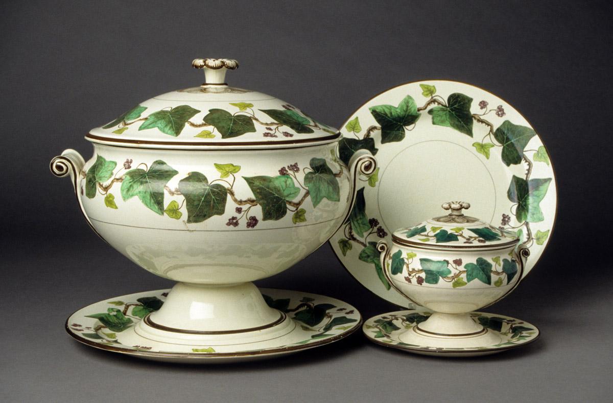 2000.0057.043.001 A-C Tureen, .003 A-C Tureen, .022 Plate