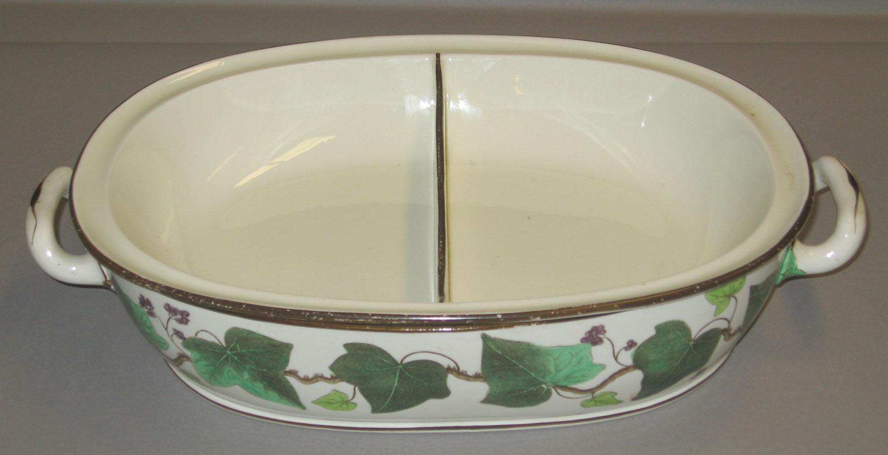 2000.0057.043.009 A, B Creamware dish and liner