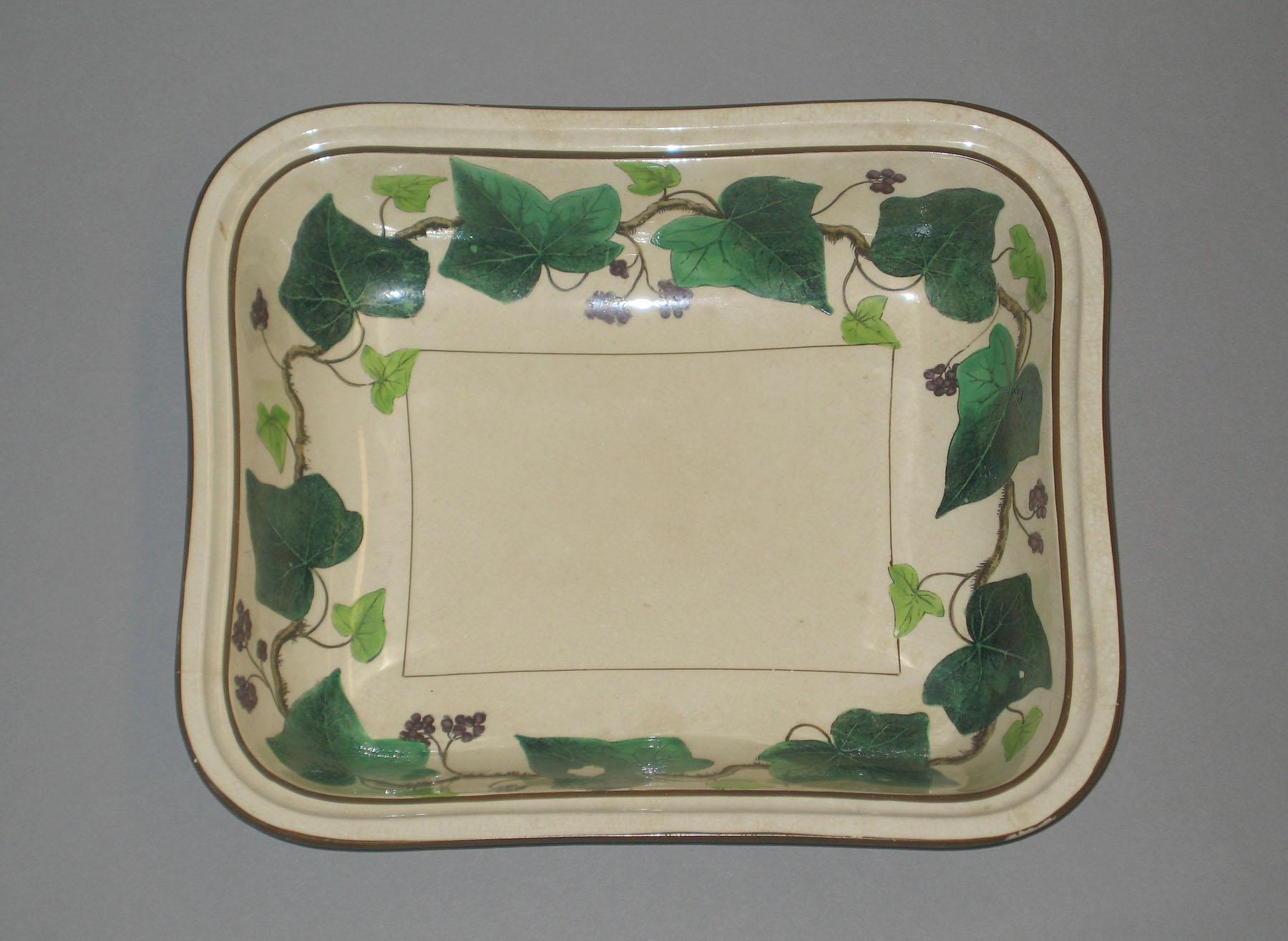 2000.0057.043.013 Creamware dish