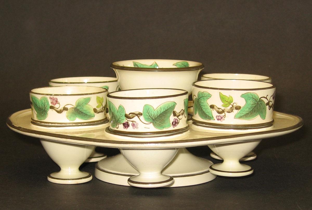 2000.0057.043.014 A- F Creamware stand and cups