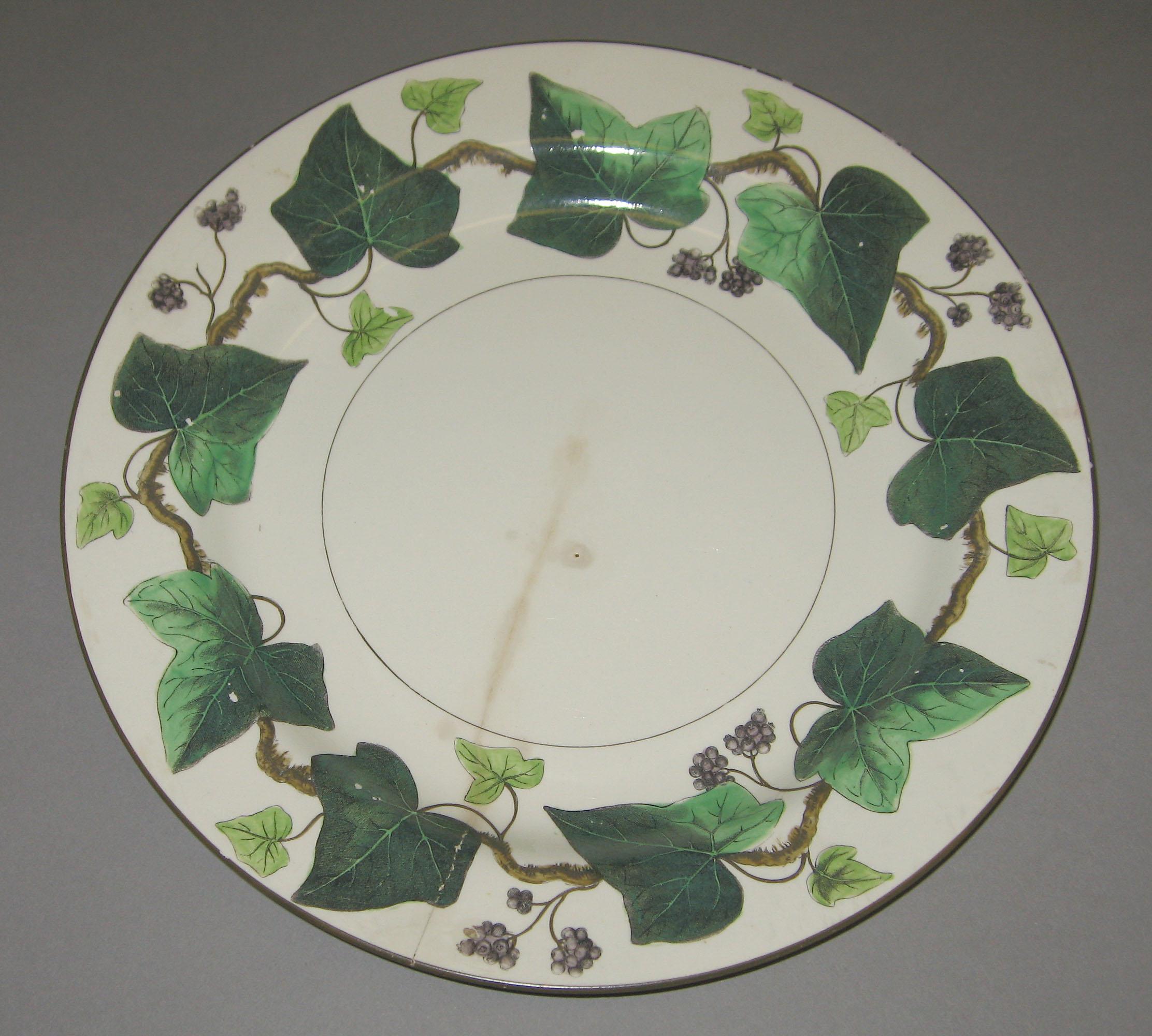 2000.0057.043.021 Creamware plate