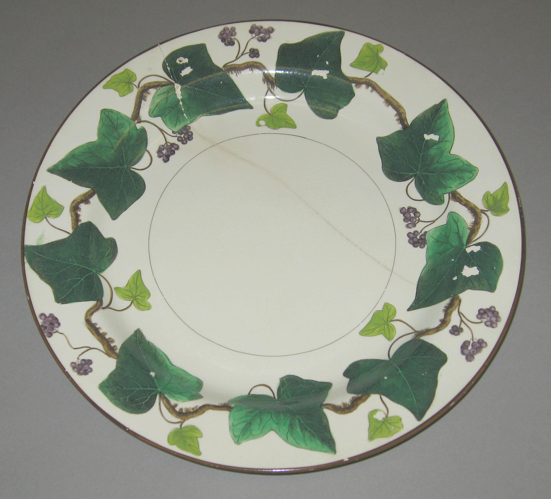 2000.0057.043.026 Creamware plate
