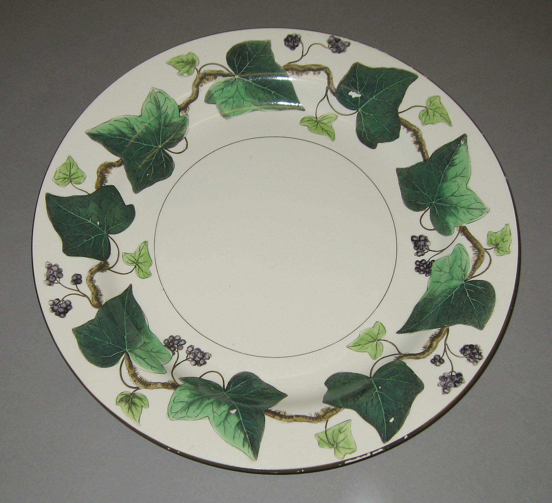 2000.0057.043.030 Creamware plate