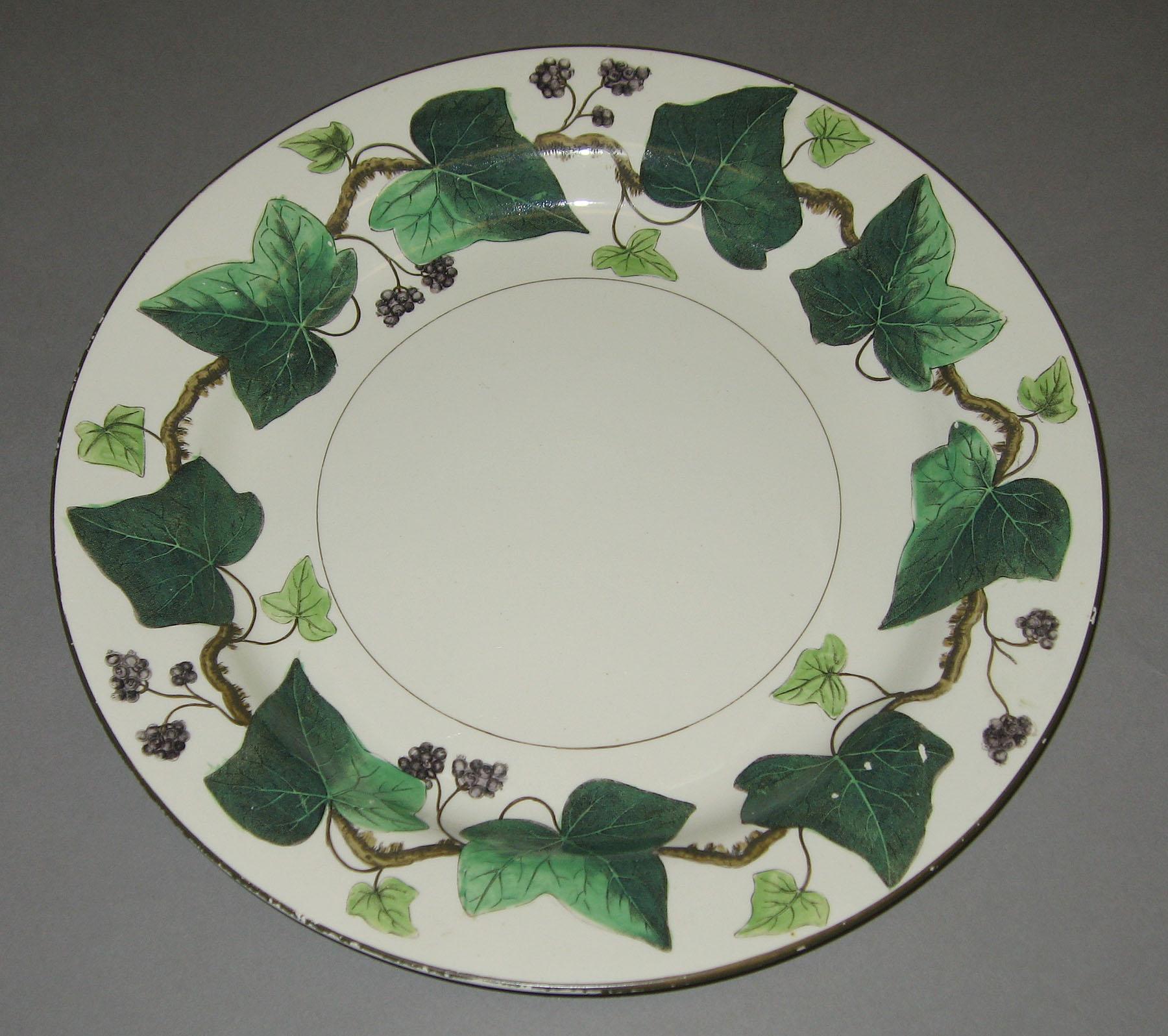 2000.0057.043.032 Creamware plate
