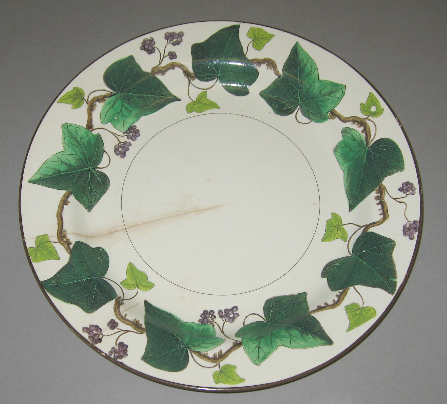 2000.0057.043.033 Creamware plate