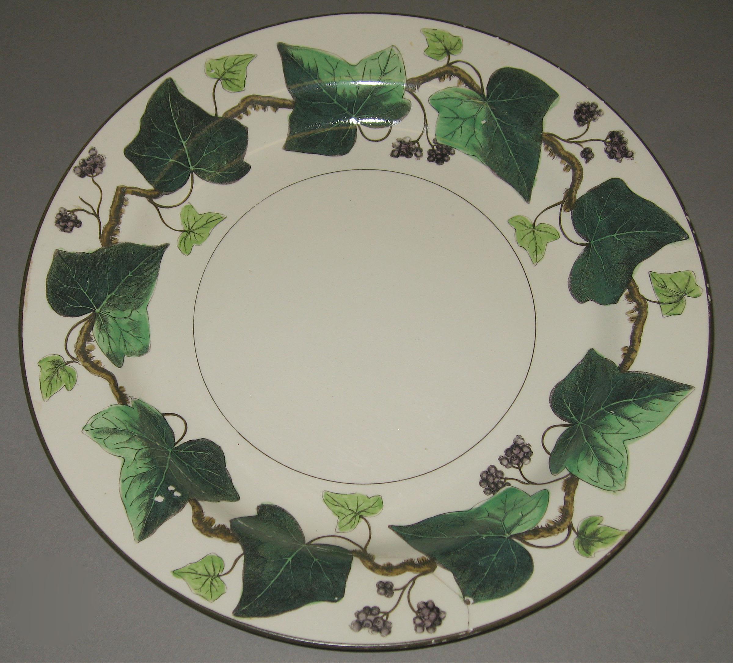2000.0057.043.034 Creamware plate