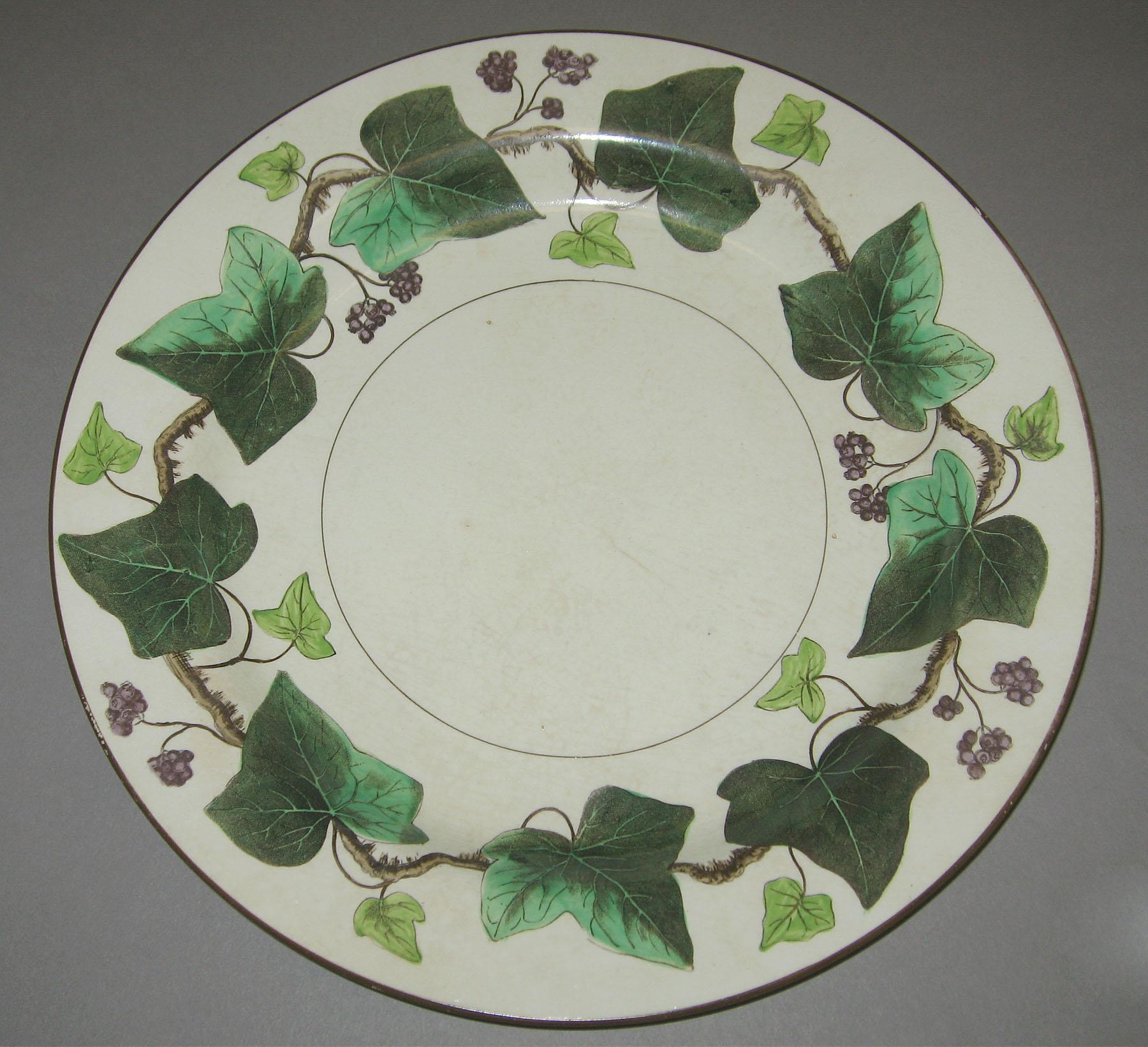 2000.0057.043.035 Creamware plate