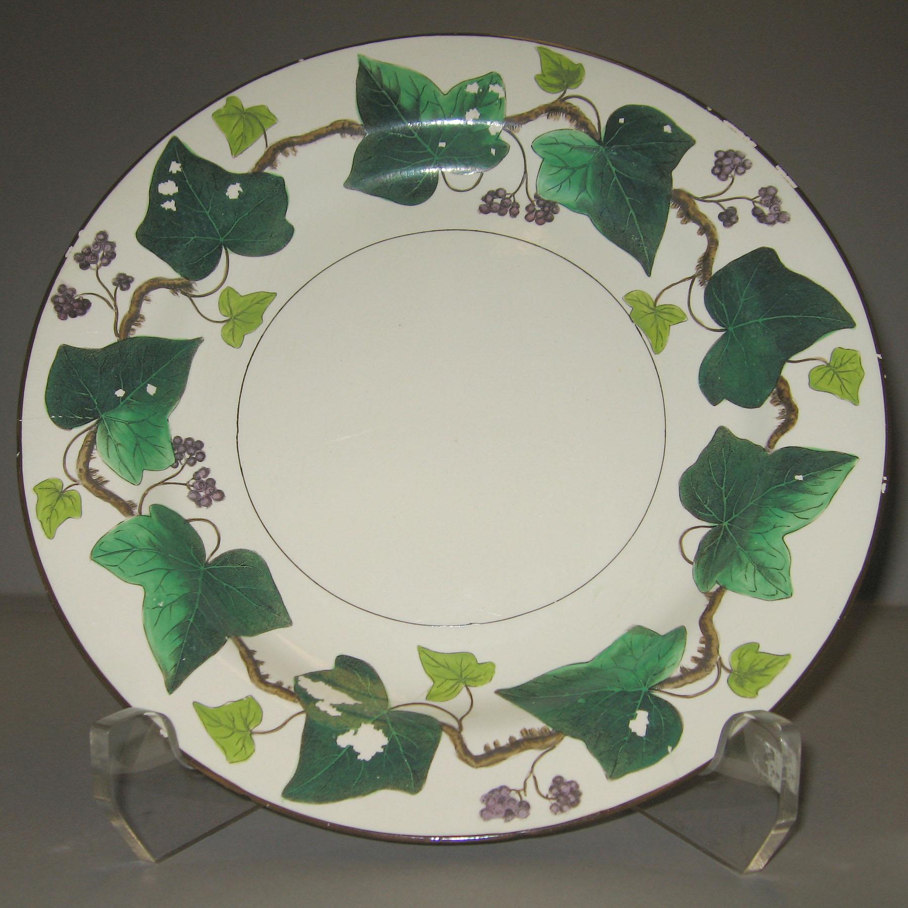 2000.0057.043.039 Creamware plate