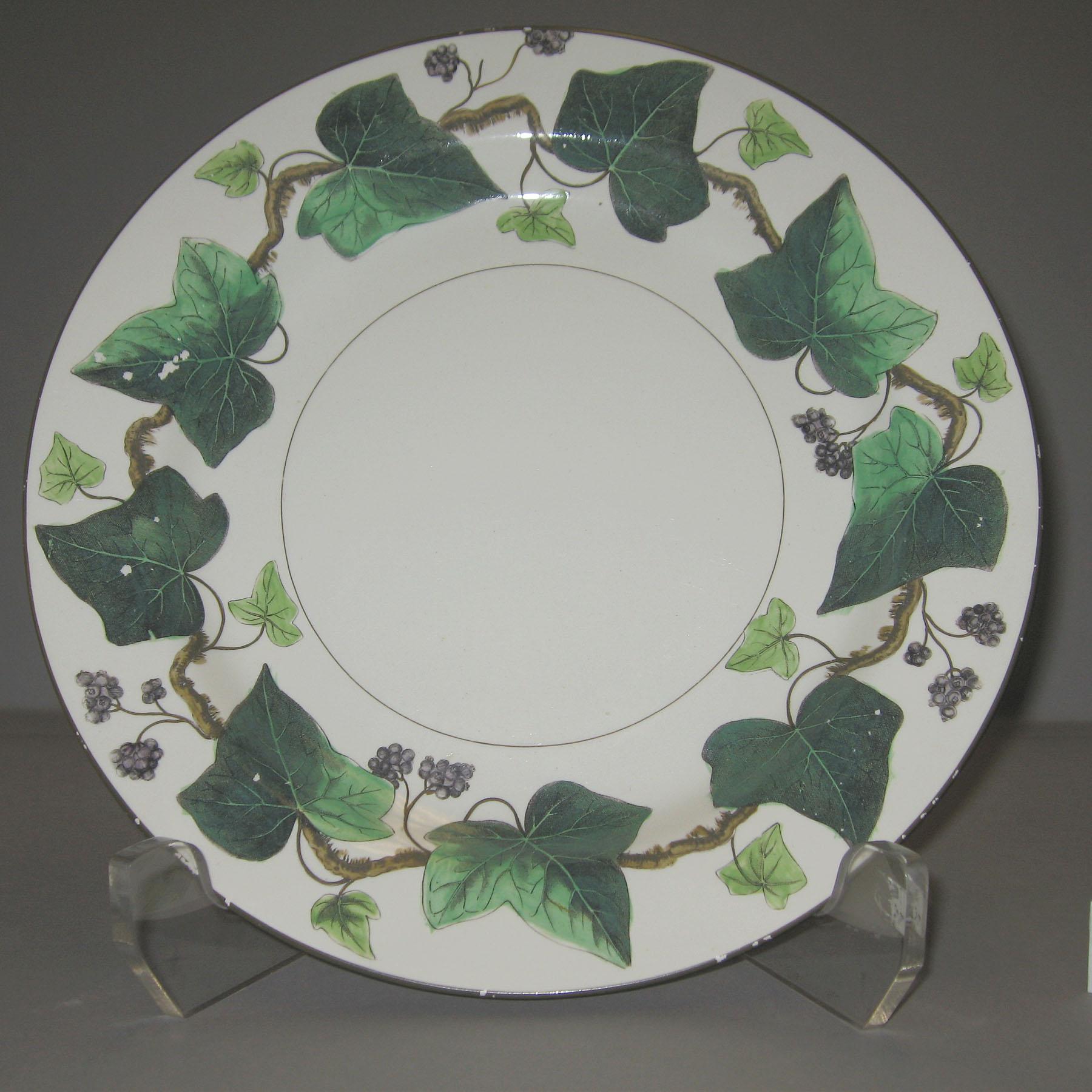 2000.0057.043.043 Creamware plate