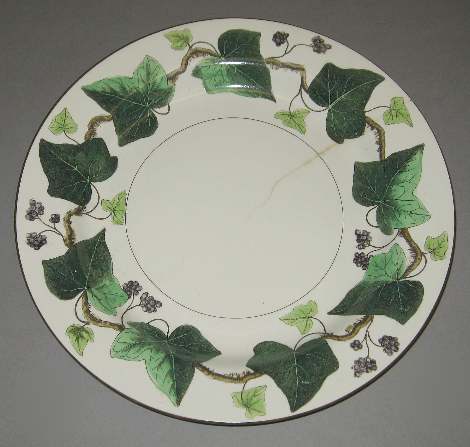2000.0057.043.045 Creamware plate