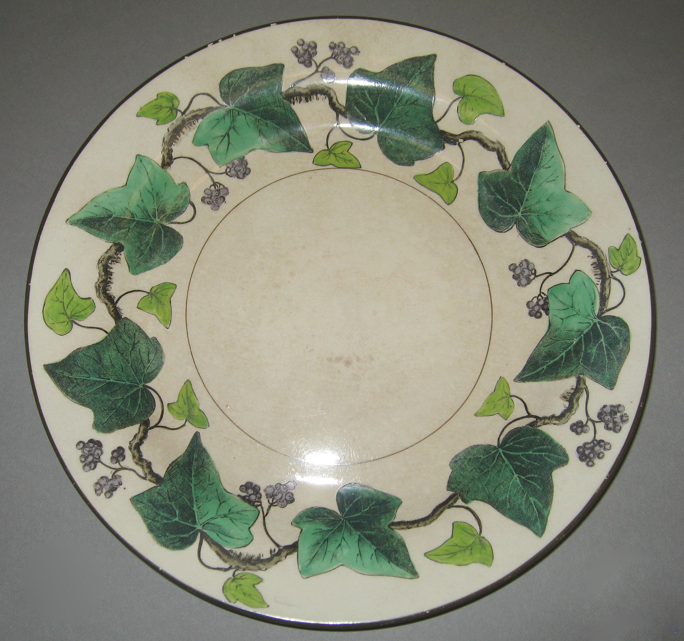 2000.0057.043.050 Creamware plate
