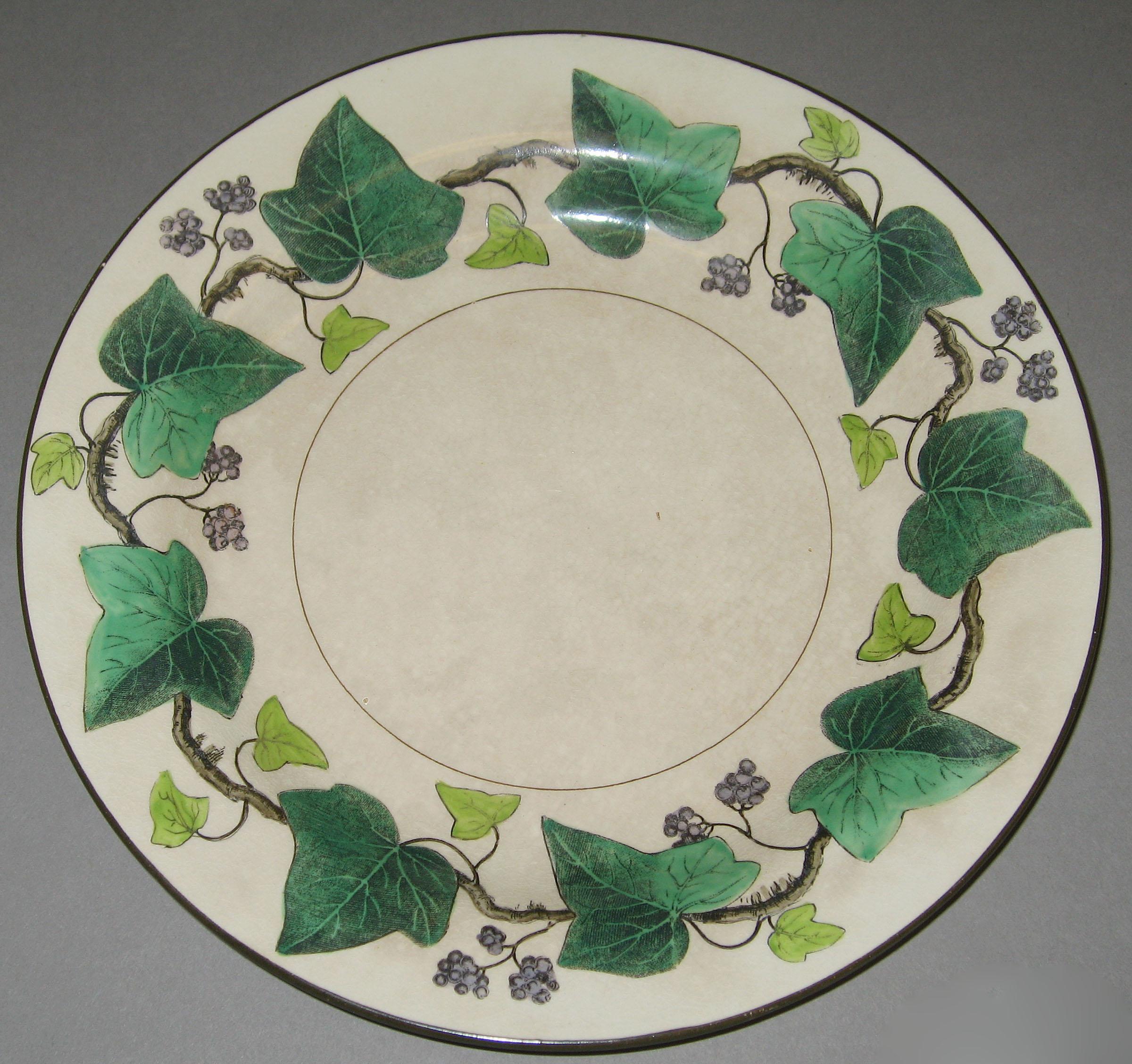 2000.0057.043.051 Creamware plate