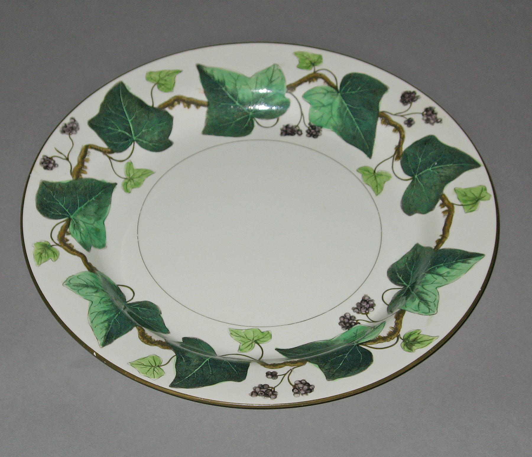 2000.0057.043.055 Creamware plate
