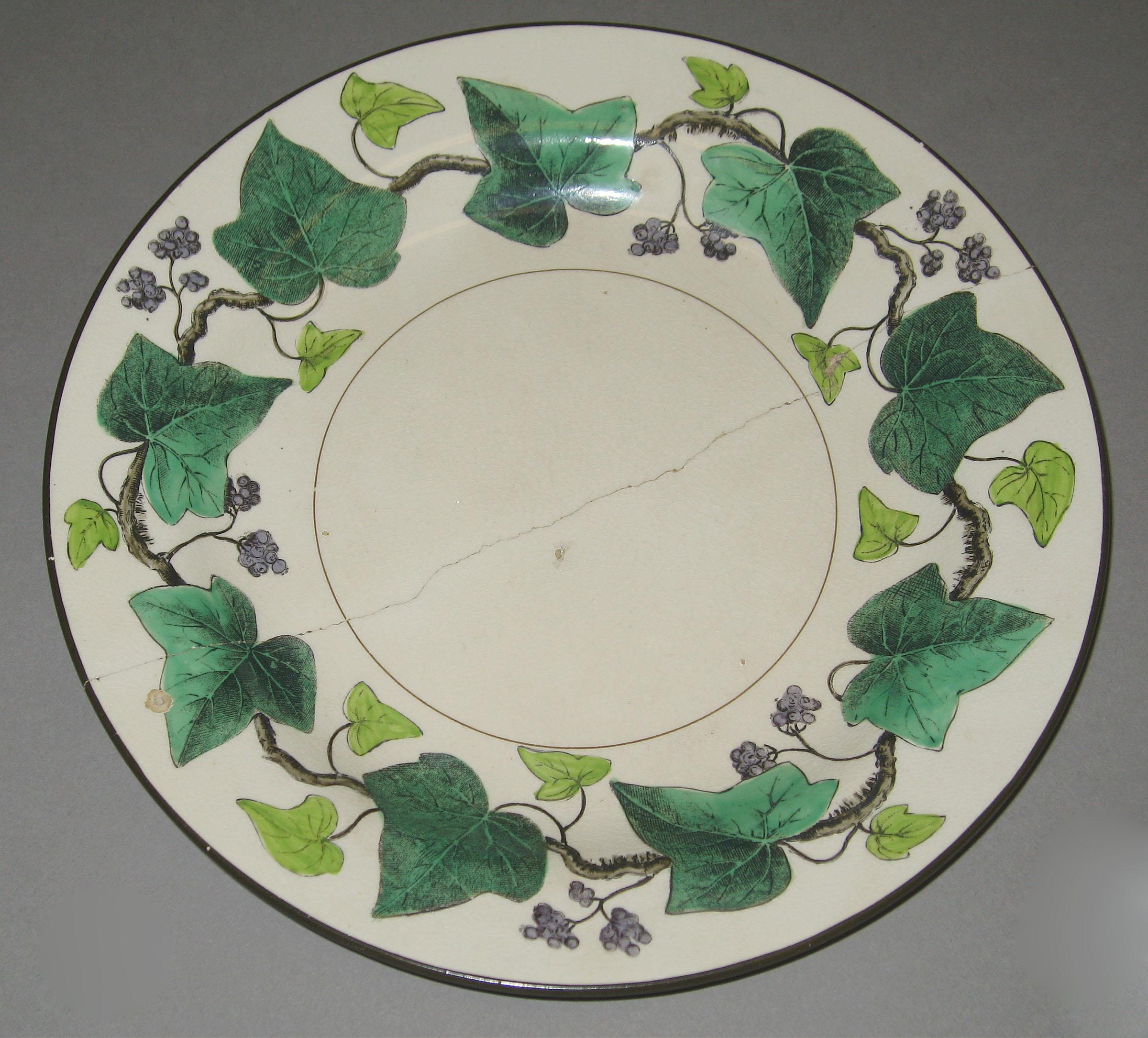 2000.0057.043.058 Creamware plate