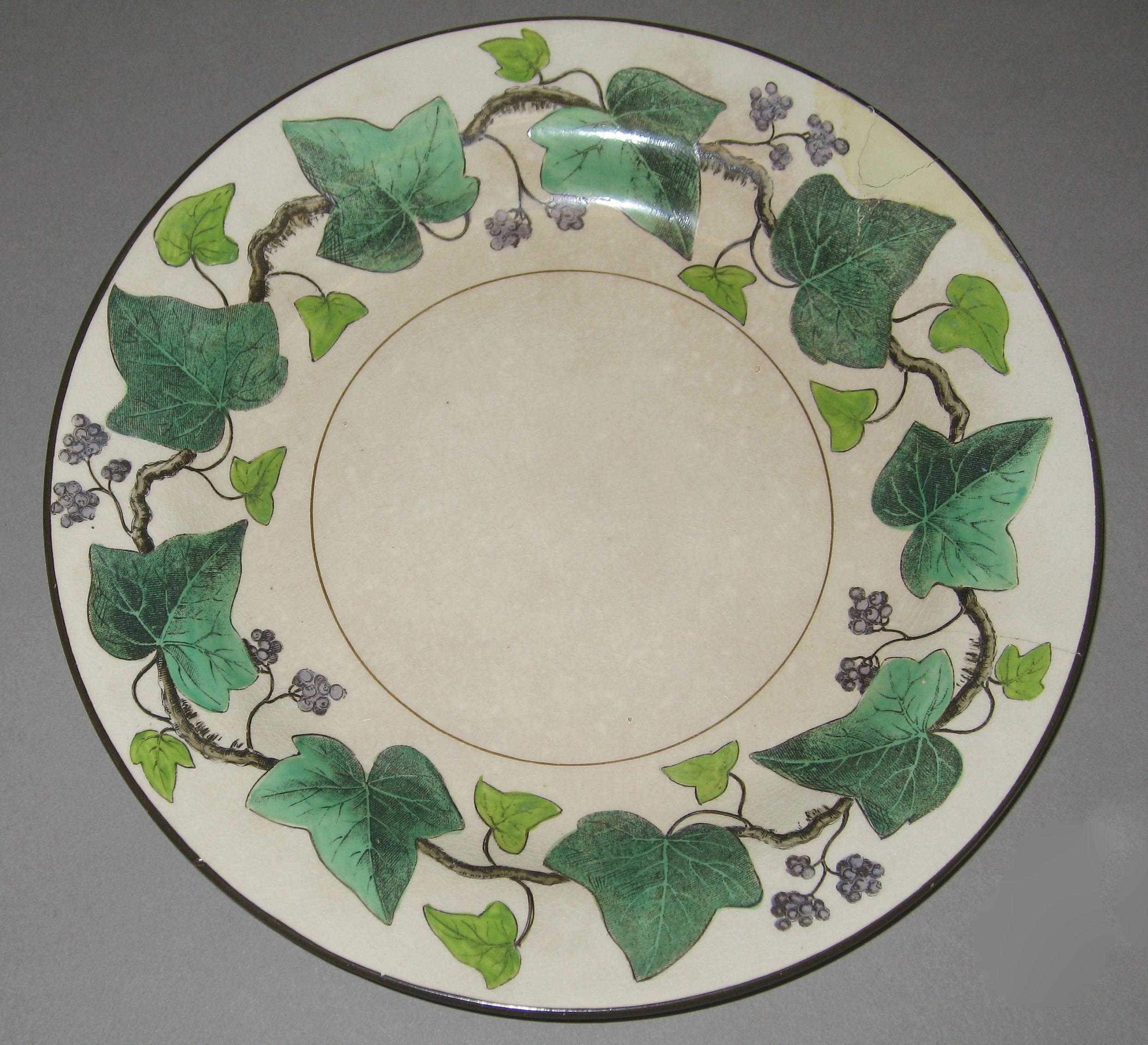 2000.0057.043.059 Creamware plate