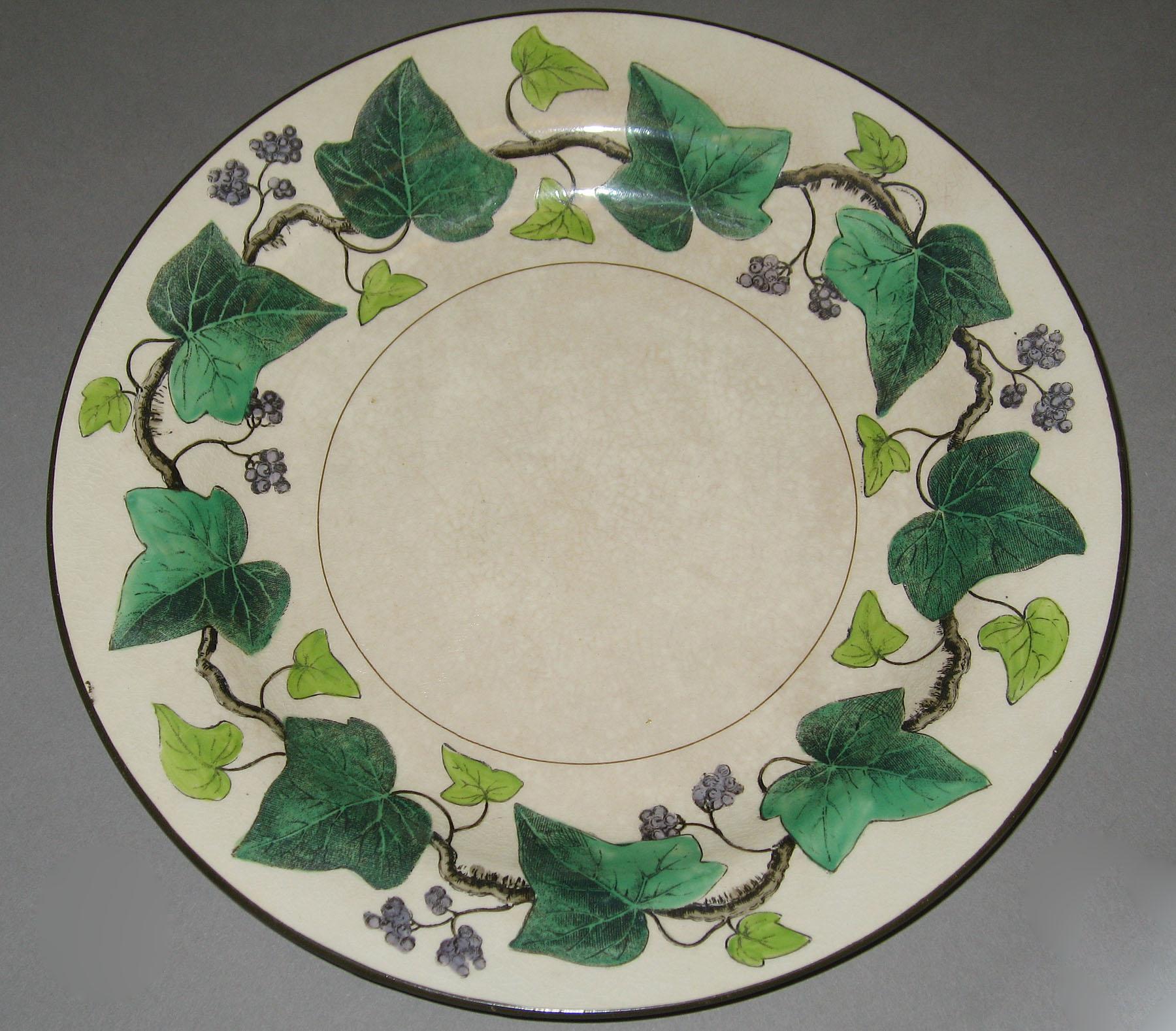 2000.0057.043.061 Creamware plate
