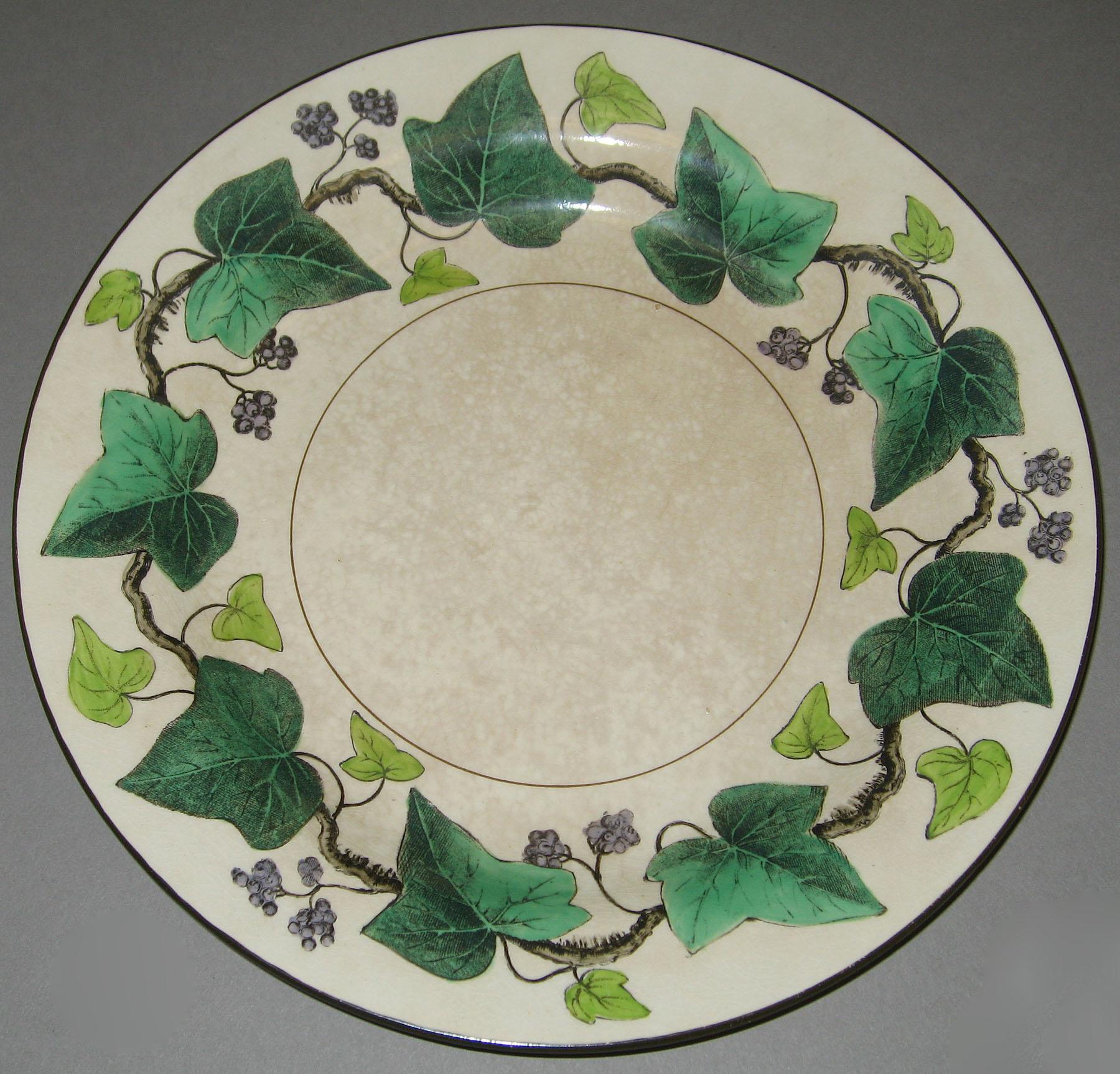 2000.0057.043.062 Creamware plate