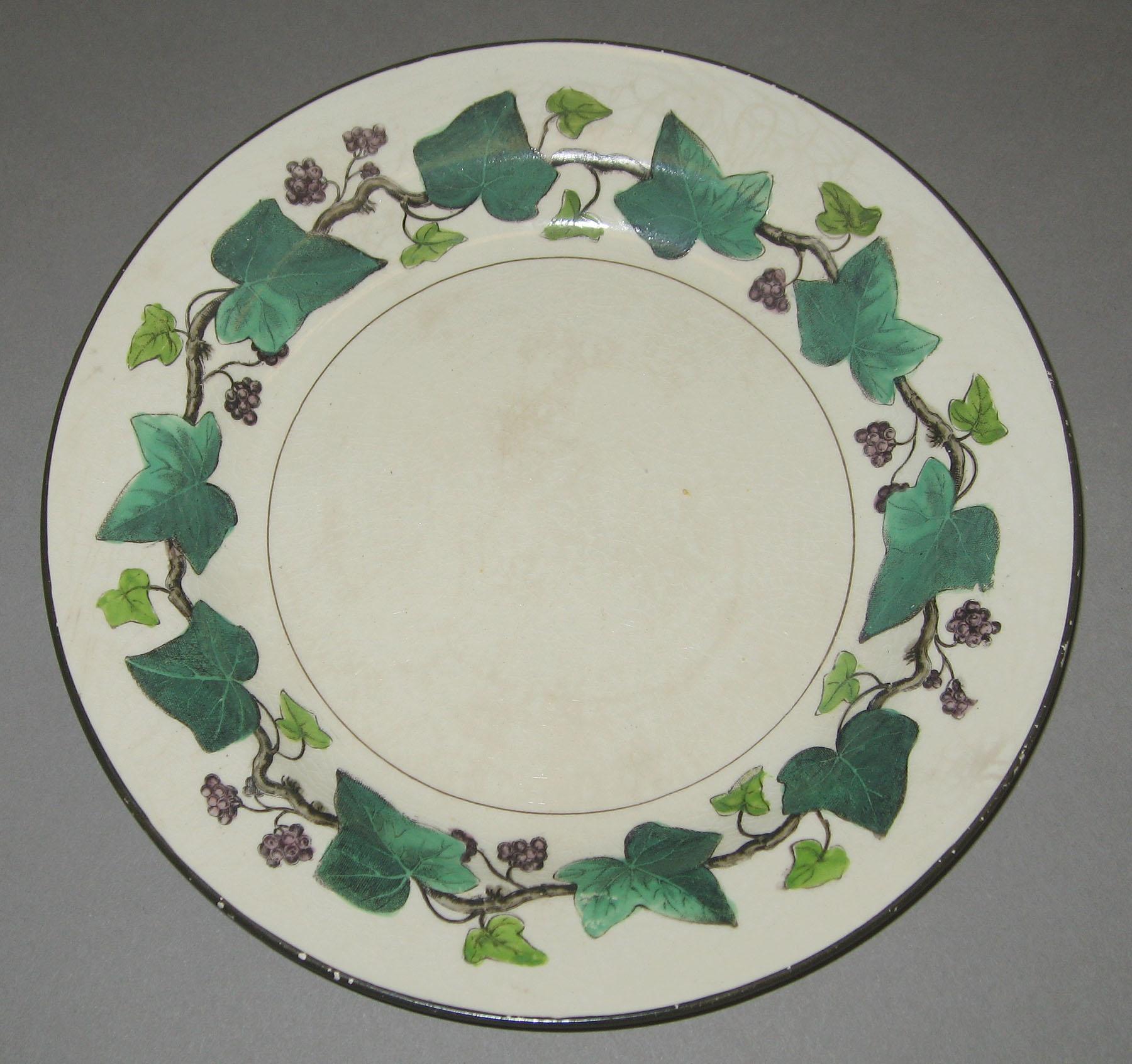 2000.0057.043.065 Creamware plate