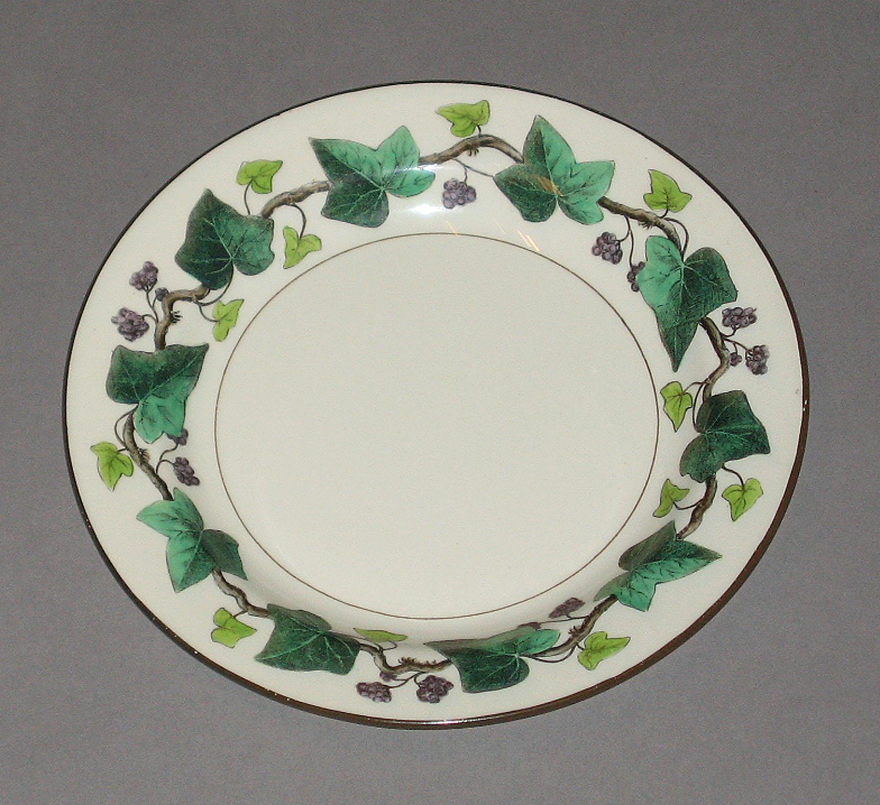 2000.0057.043.073 Creamware plate