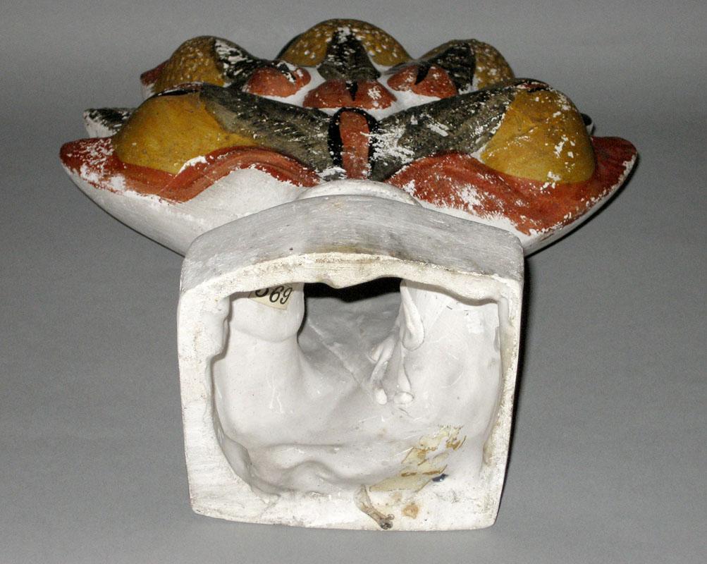 2000.0057.057 Figure (fruit garniture) underside
