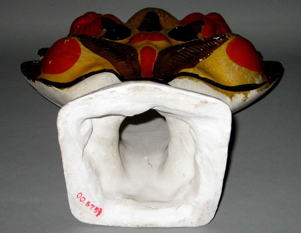 2000.0057.059 Figure (fruit garniture) underside