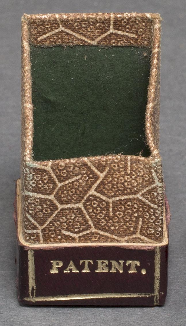2000.0059.001 C-D Needle Case, View 3 Detail