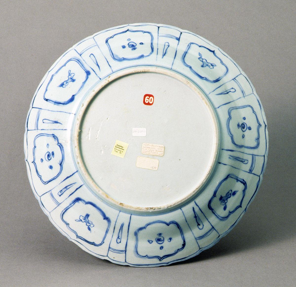 2000.0061.002 Porcelain dish underside