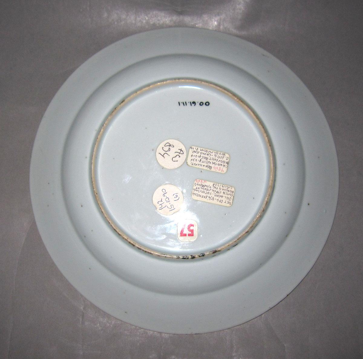 2000.0061.011.001 Porcelain plate underside