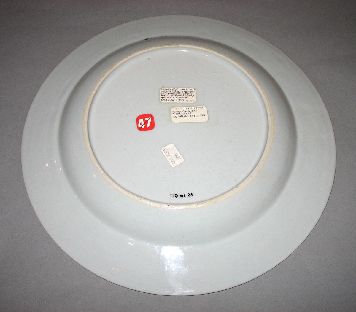 2000.0061.025 Porcelain plate underside