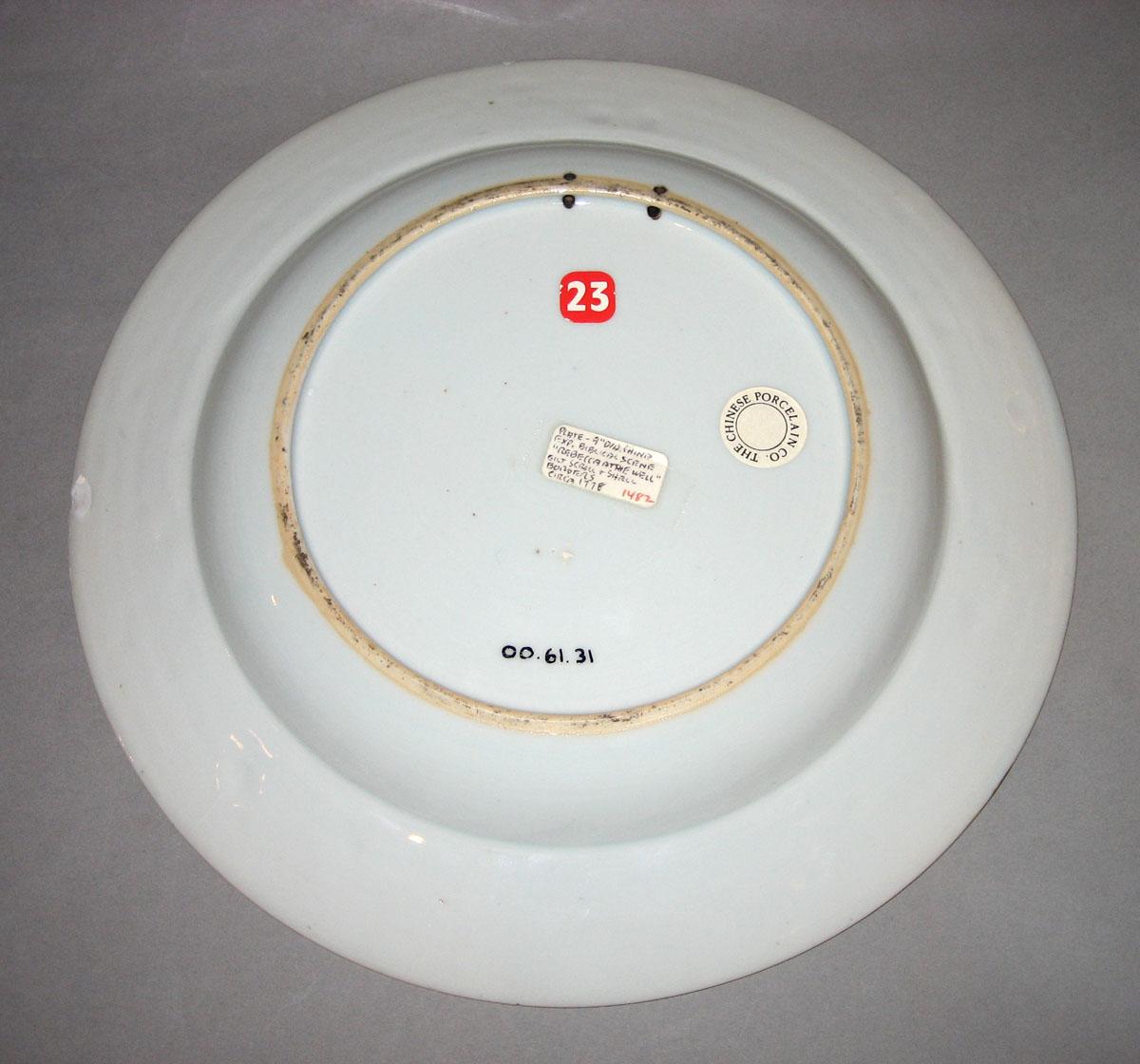 2000.0061.031 Porcelain plate underside