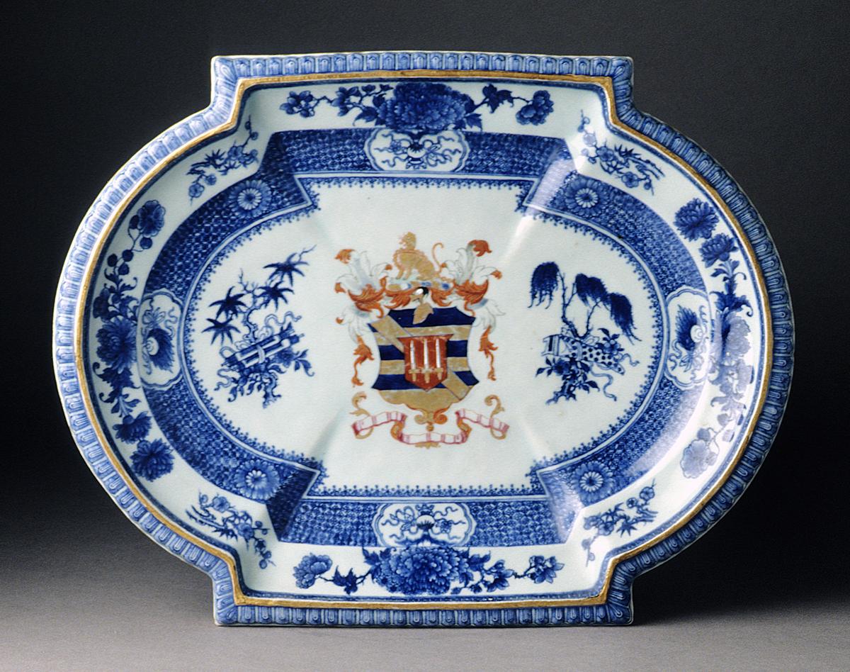 2000.0061.037 Tureen stand