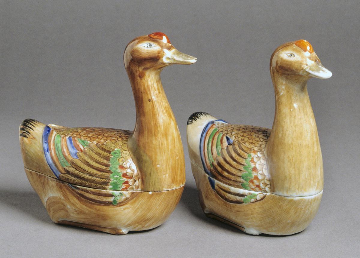 2000.0061.040.001,.002 A, B Sauce Tureens