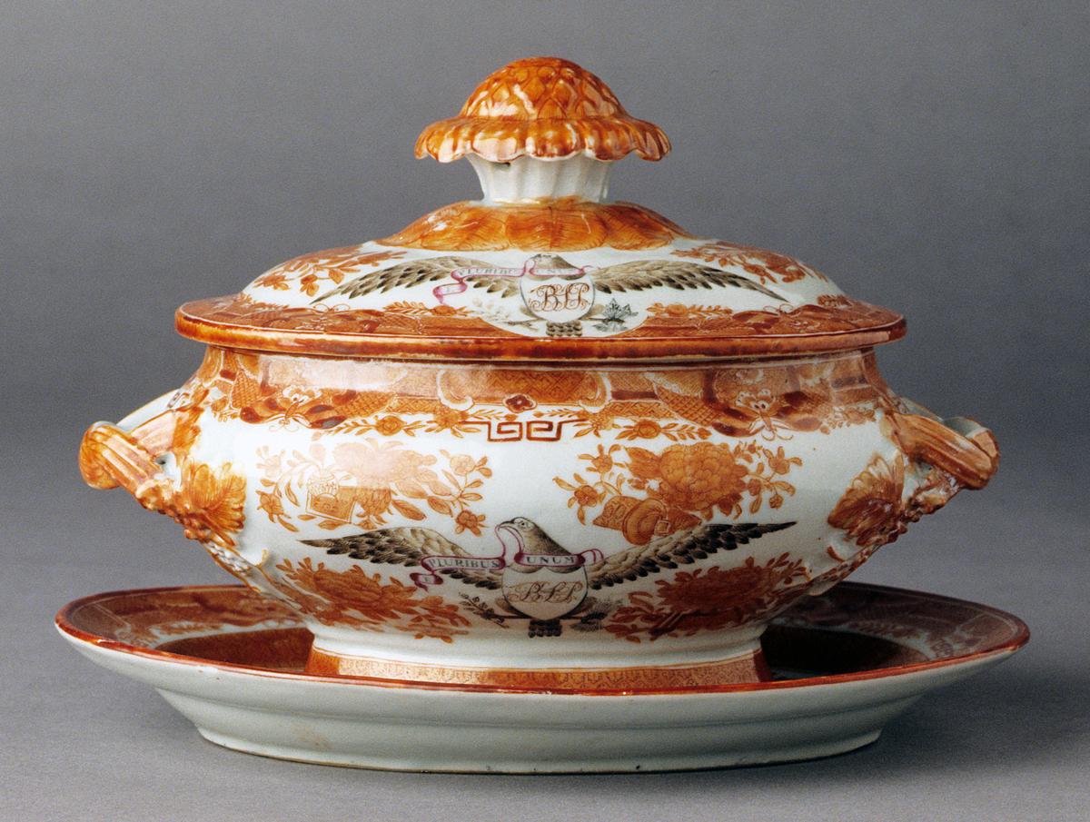 2000.0061.042 A-C Porcelain tureen and stand