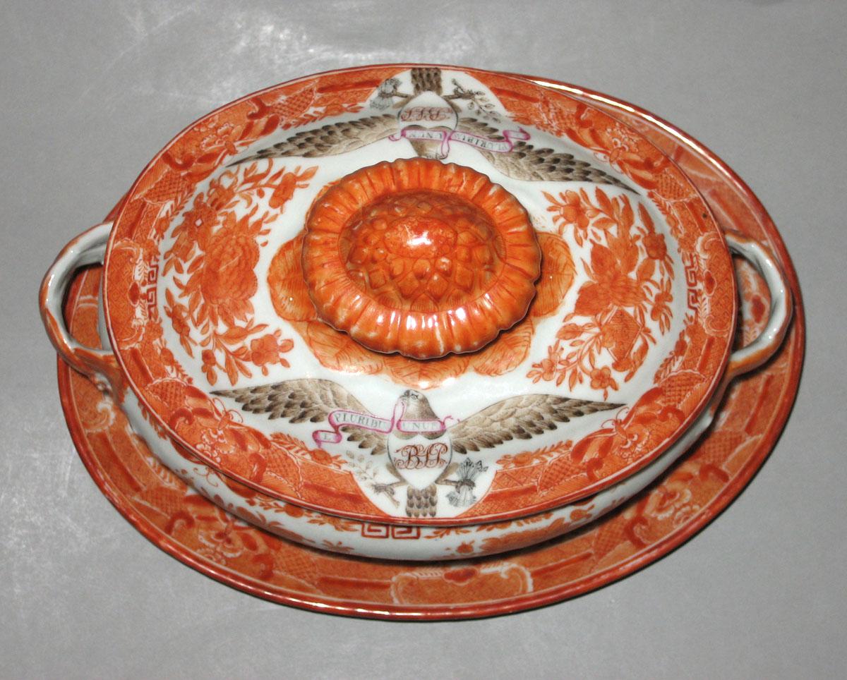 2000.0061.042 A,B,C Porcelain tureen and stand top
