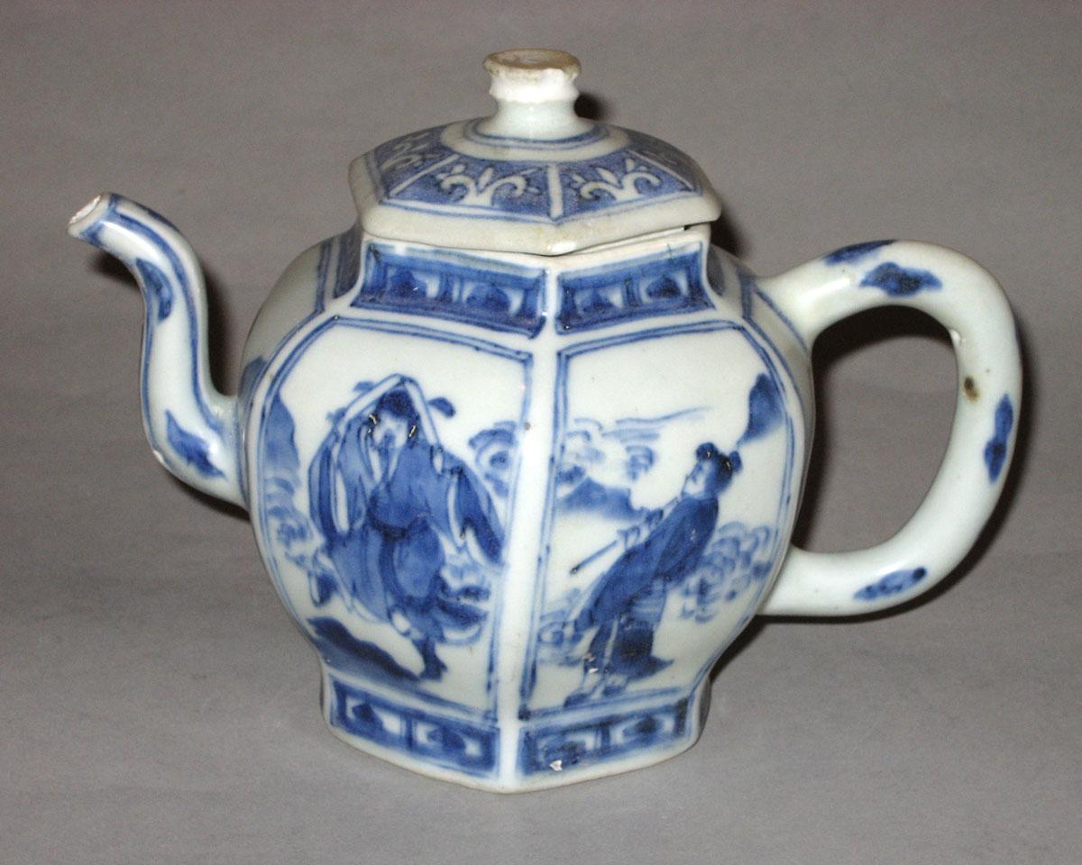 2000.0061.050 A,B Porcelain teapot