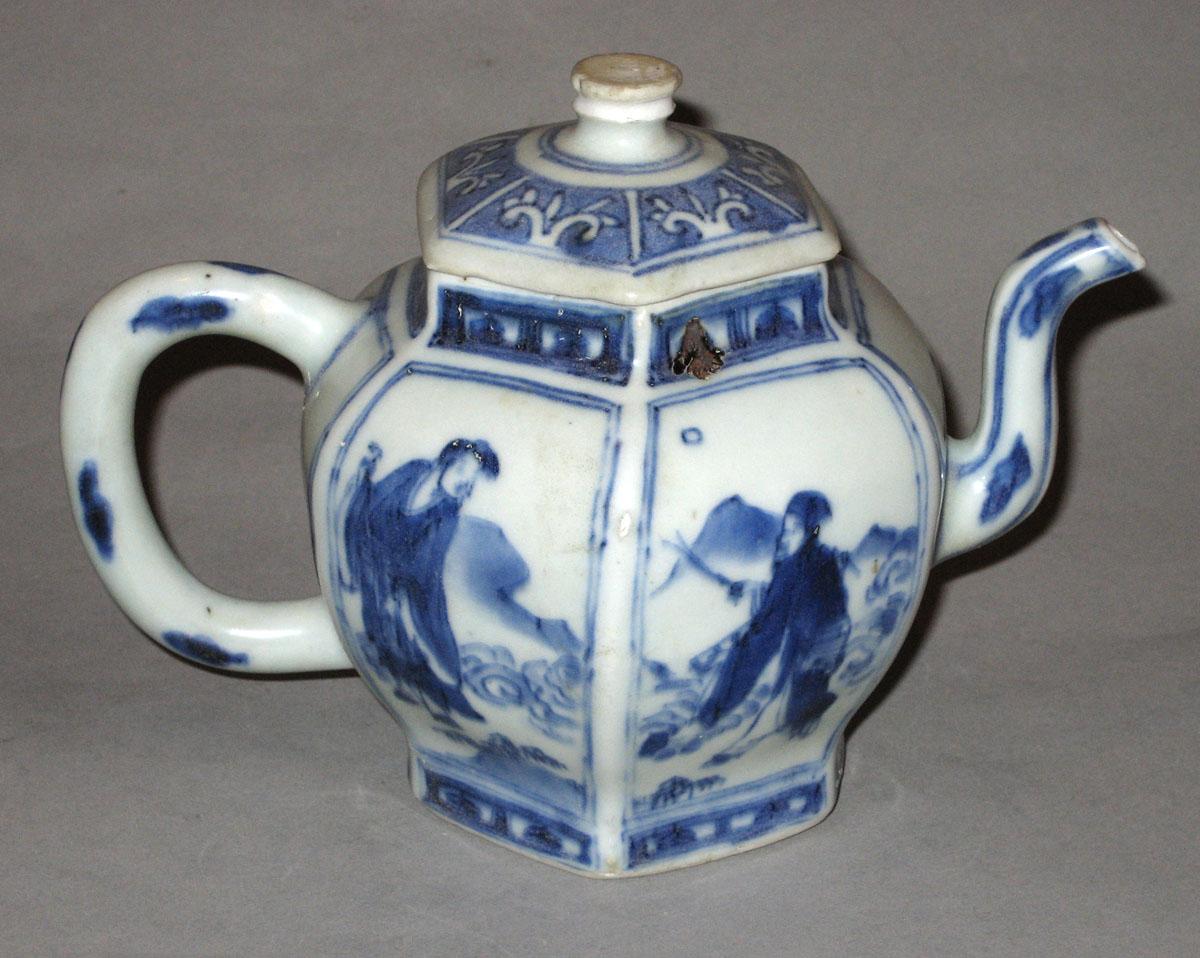 2000.0061.050 A,B Porcelain teapot face 2