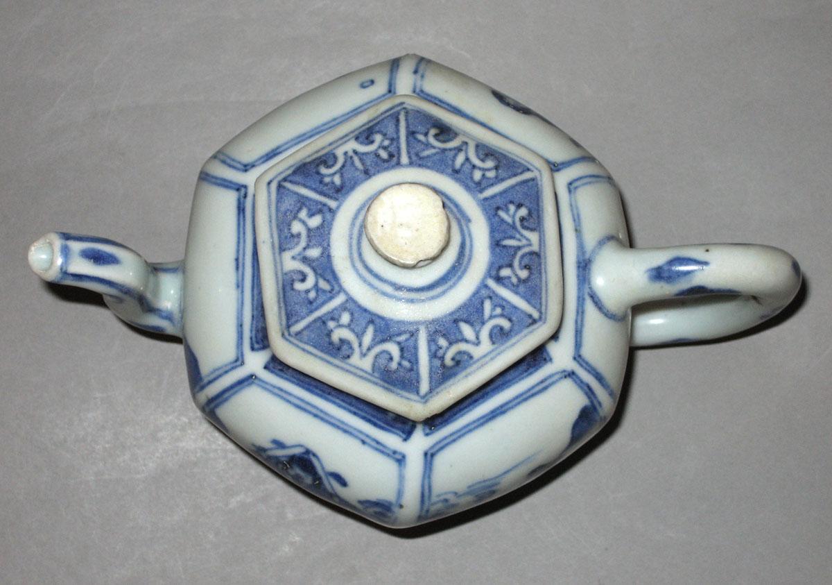 2000.0061.050 A,B Porcelain teapot top