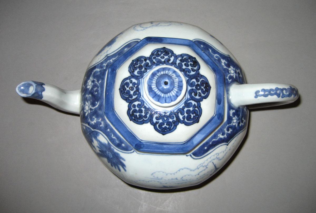 2000.0061.051 A,B Porcelain teapot top