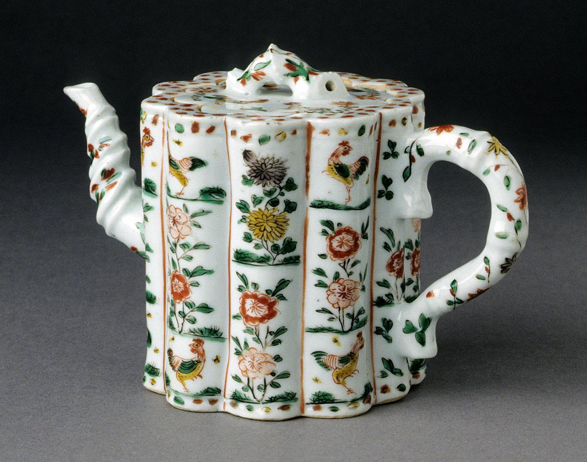 2000.0061.052 A, B Teapot, View 2