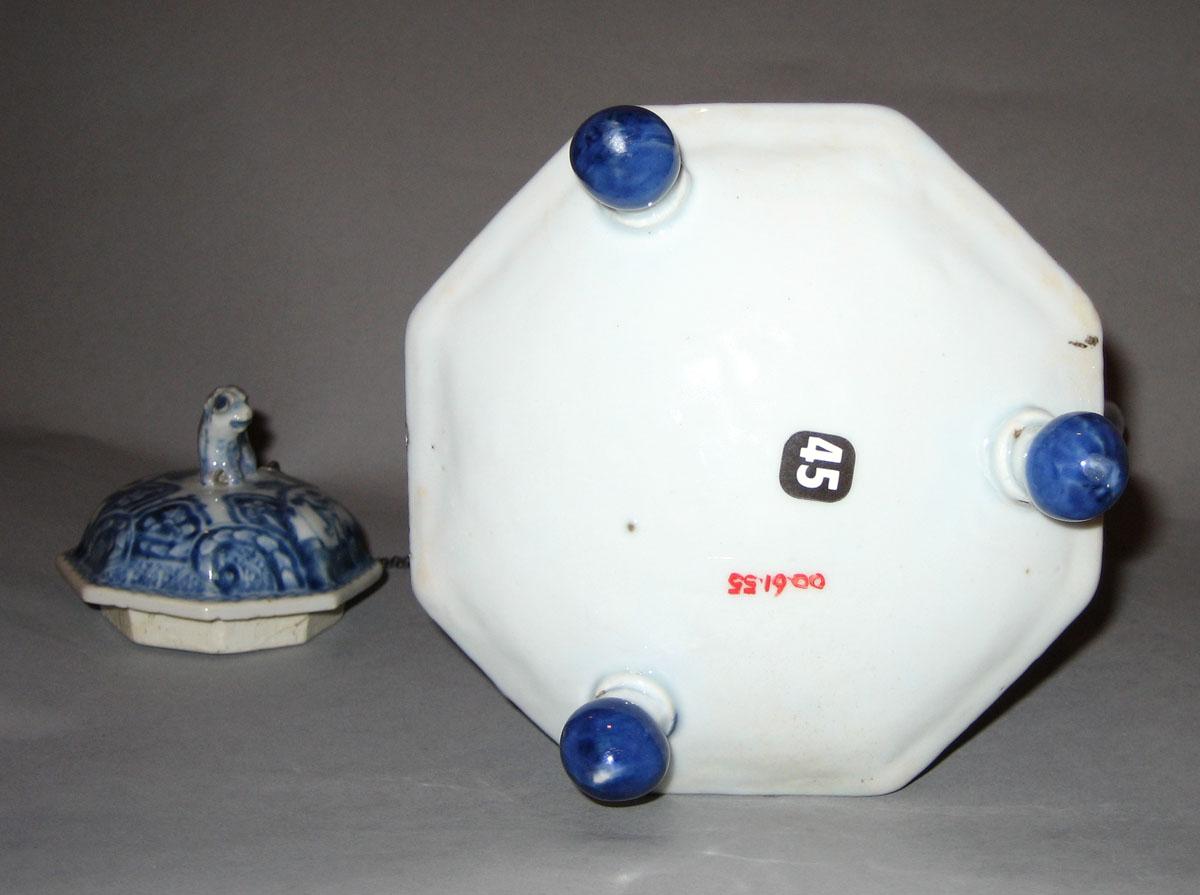 2000.0061.055 Porcelain coffee pot underside