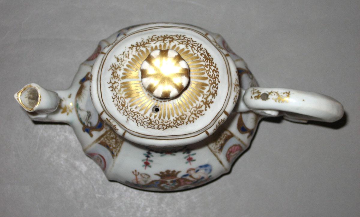 2000.0061.058 A,B Porcelain teapot top