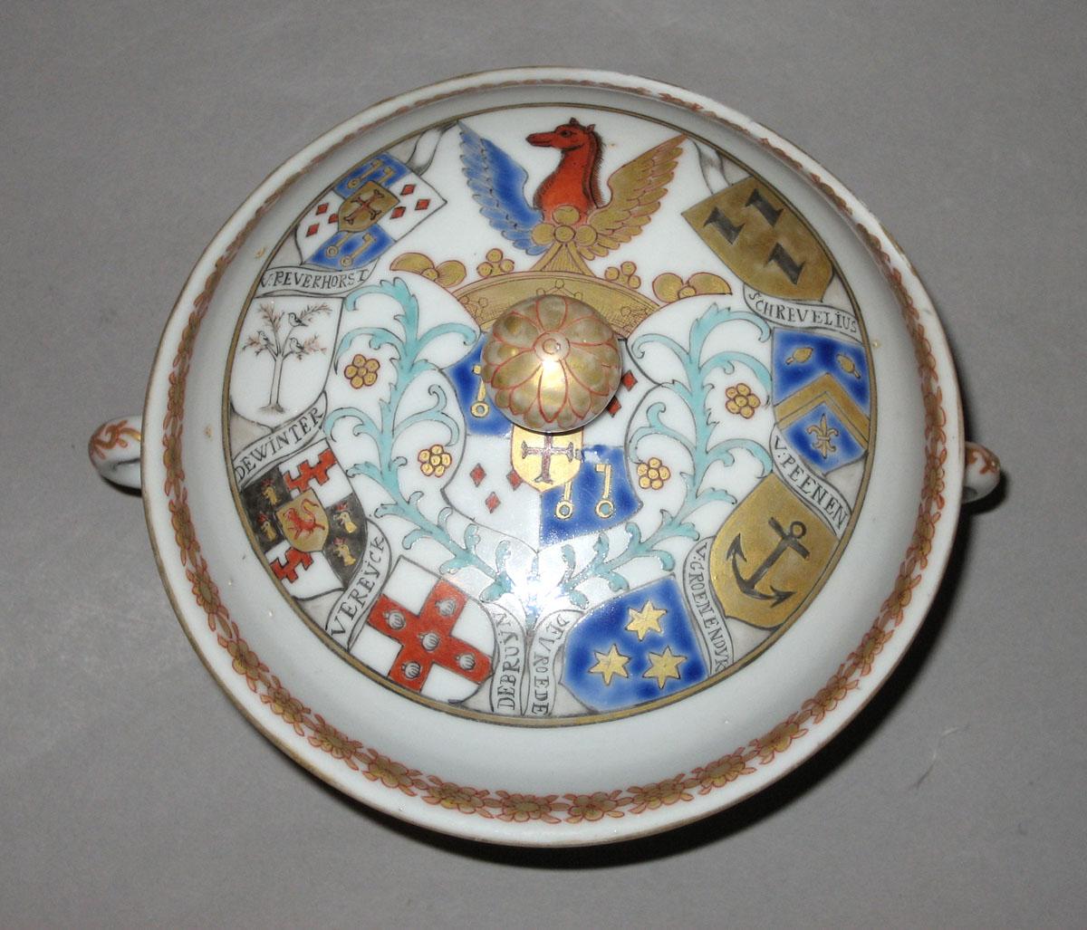 2000.0061.059 A,B Porcelain sugar bowl top