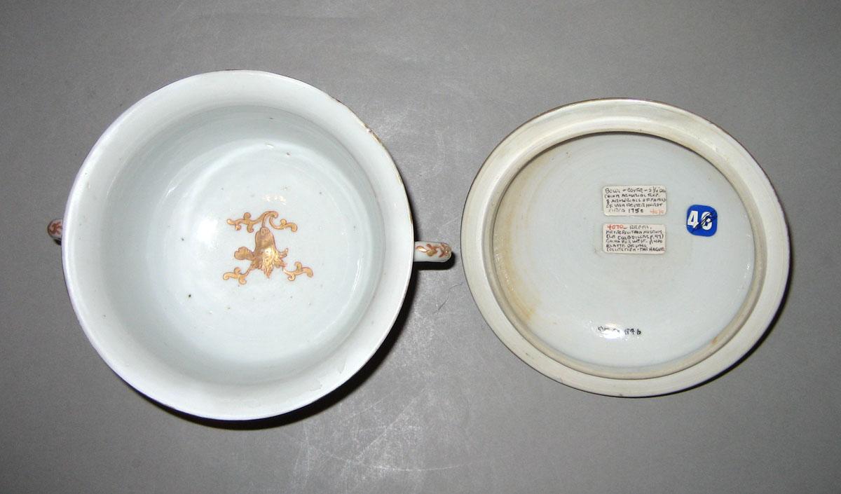 2000.0061.059 A,B Porcelain sugar bowl
