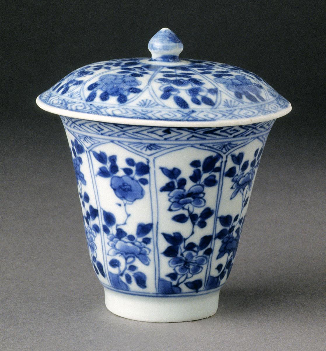 2000.0061.061 A,B Porcelain beaker