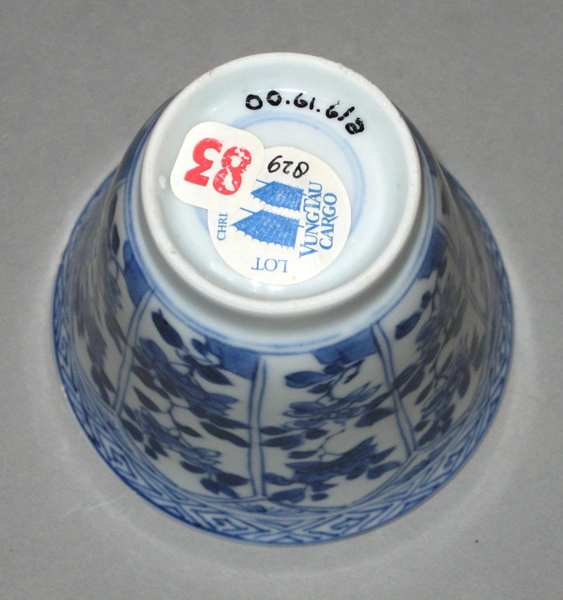 2000.0061.061 A Porcelain beaker underside