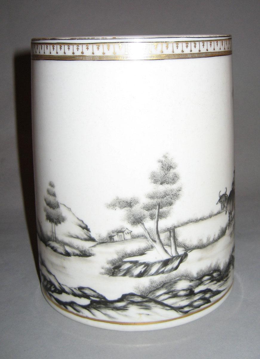 2000.0061.071.003 Porcelain mug front