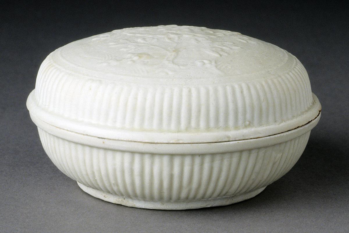 2000.0061.080 A,B Porcelain box